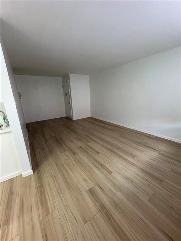 Property Photo:  1290 Rockland Avenue 1E  NY 10304 