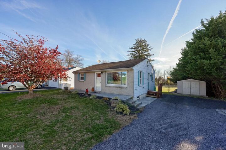 Property Photo:  2761 Oakland Road  PA 17315 