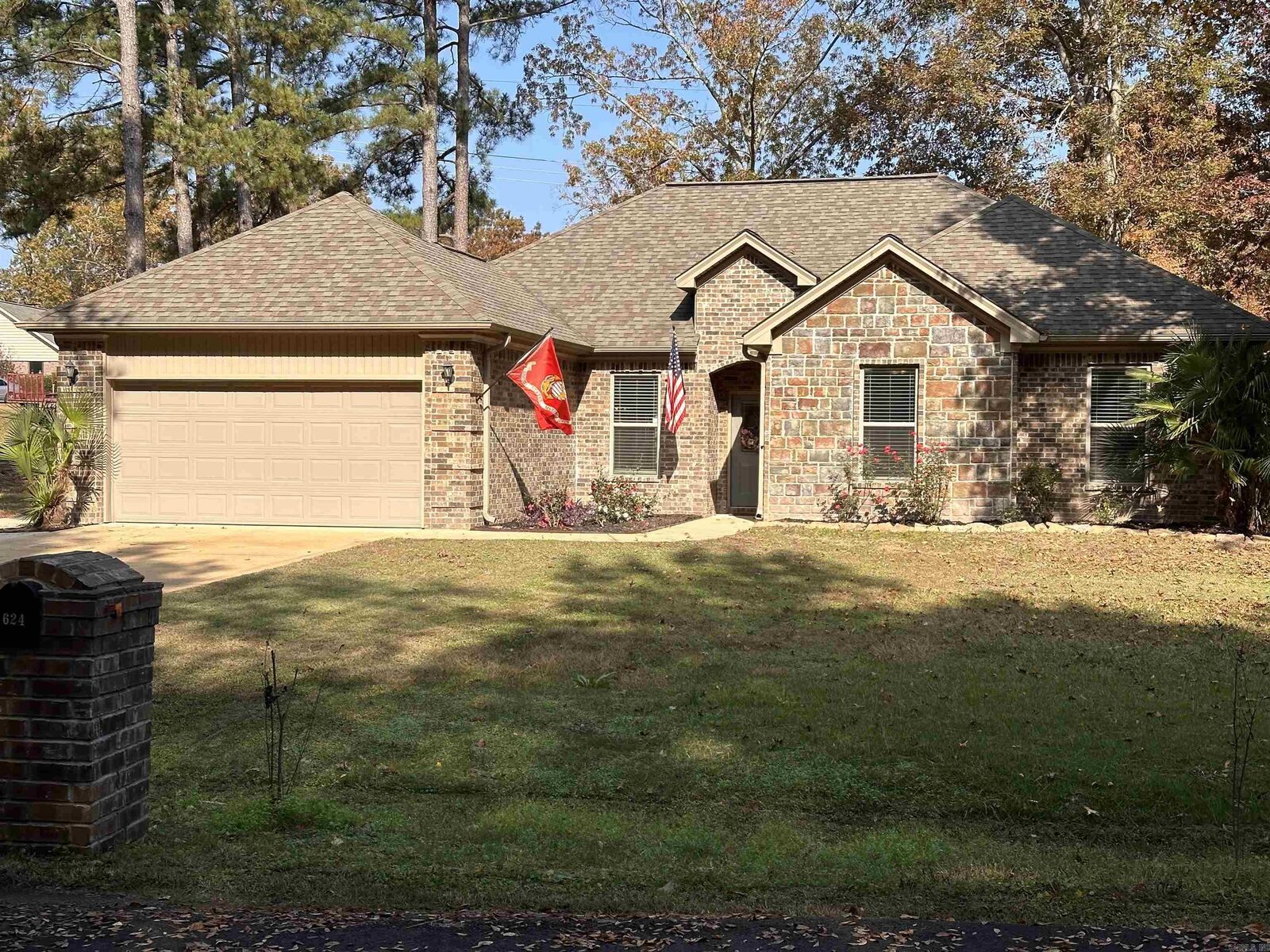 Property Photo: 624 Royal Oak Drive AR 71730