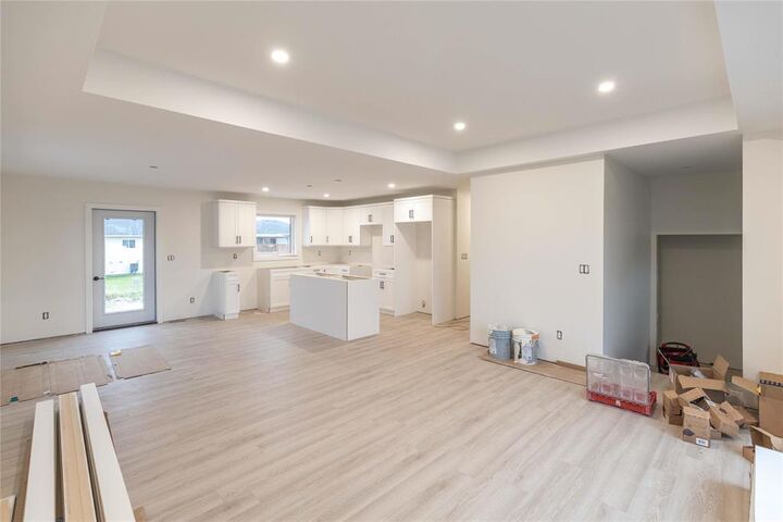 Property Photo: 37 Parkside Crescent MB R5G 2X3