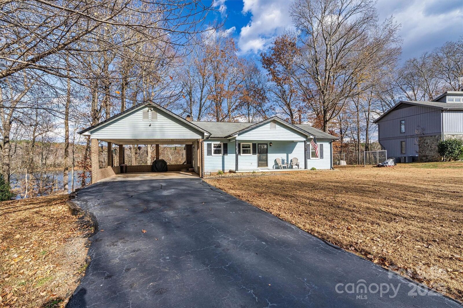 Property Photo: 6072 Lookout Heights Drive NC 28610