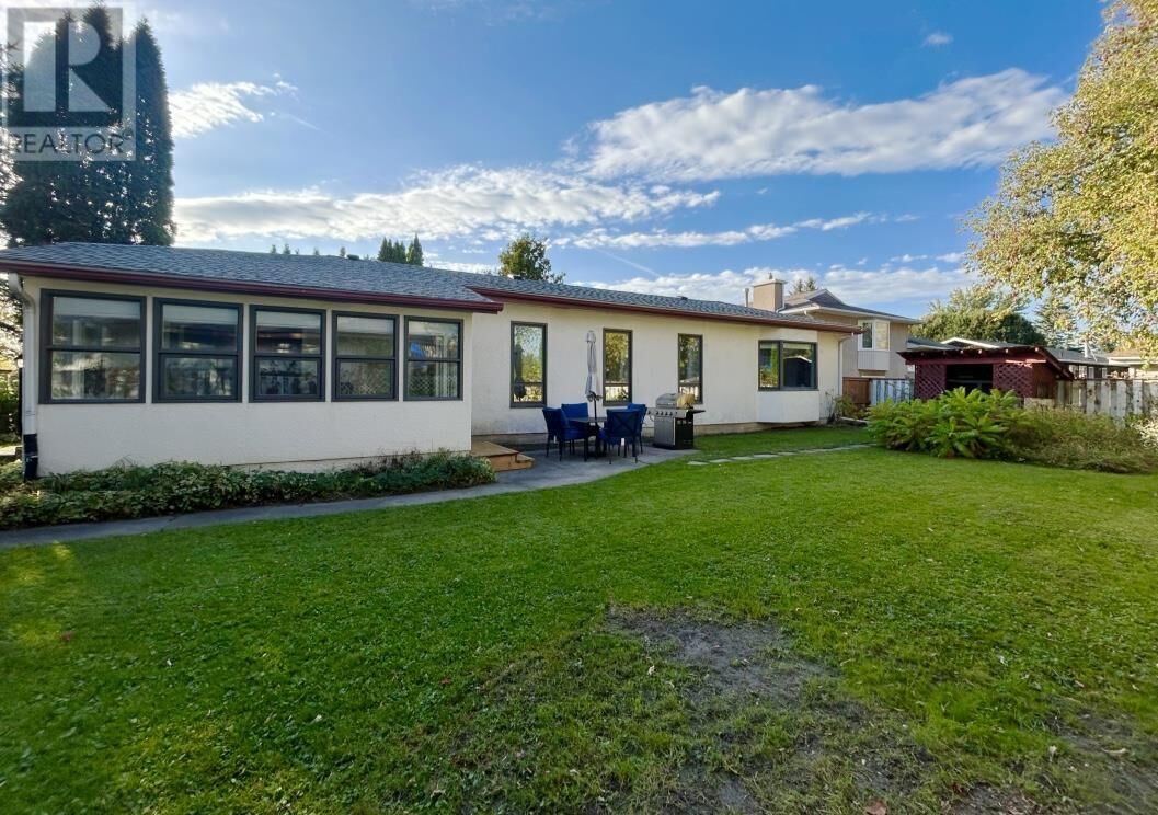 Property Photo: 502 Flinders Avenue ON P9A 3S4