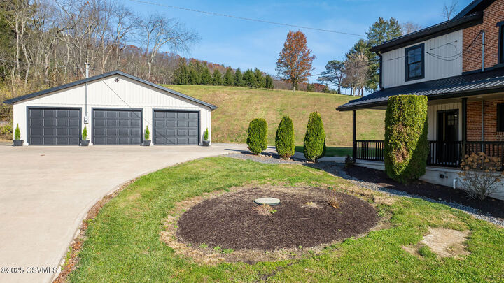 Property Photo:  717 Fowlersville Road  PA 18603 