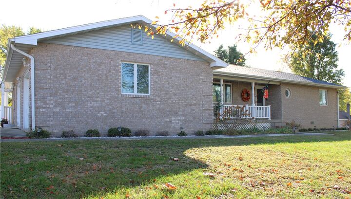 421 S Vine Street  Shelbyville IL 62565 photo