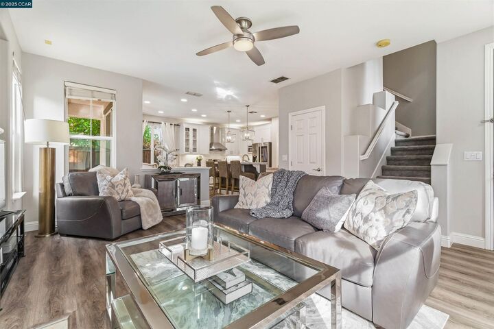 Property Photo:  185 S Aldea St  CA 95391 