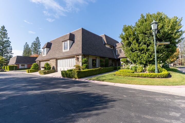 Property Photo:  2964 W Canterbury Court  CA 93711 