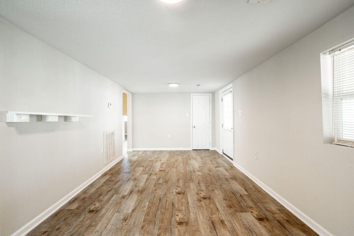 Property Photo:  