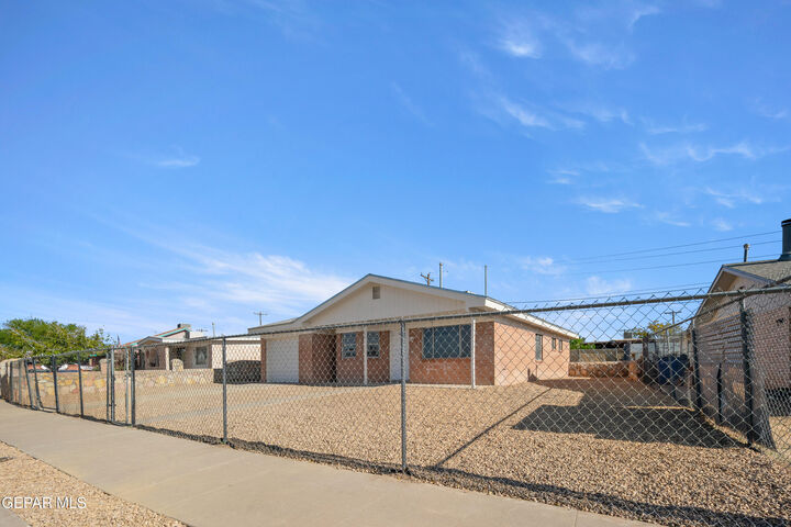 Property Photo: 9133 Enfield Way TX 79907