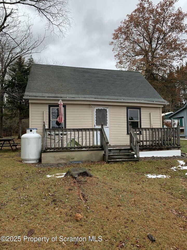 Property Photo:  335 South Shore Drive  PA 18465 