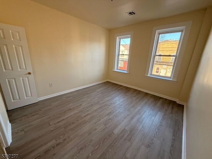 Property Photo:  120 Bragaw Ave 3  NJ 07112 