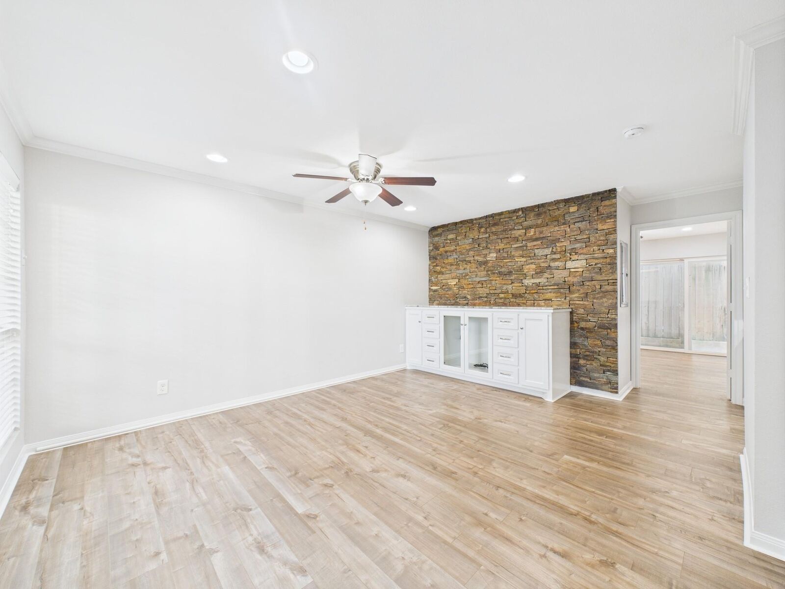 Property Photo: 5333 Richmond Avenue 11 TX 77056