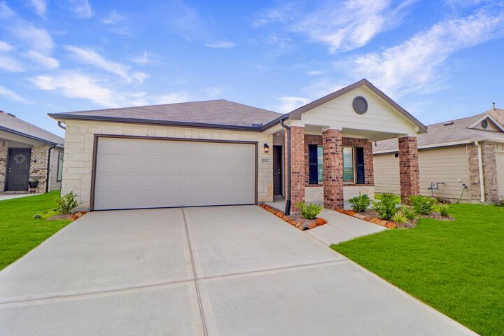 Property Photo: 17327 Roxboro Ridge Lane TX 77532