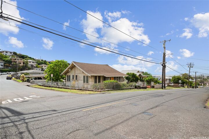 Property Photo: 2023 Houghtailing Street HI 96817