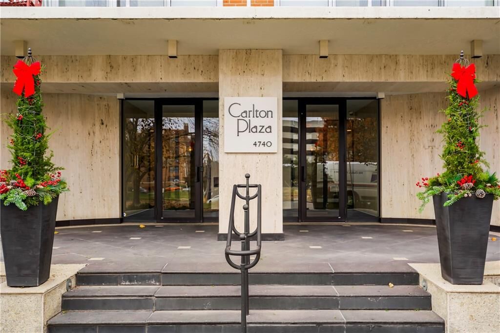 Property Photo:  4740 Roanoke Parkway 201  MO 64112 