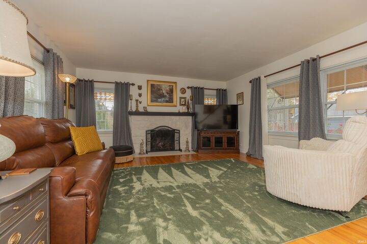 Property Photo: 2913 E Mulberry Street IN 47714