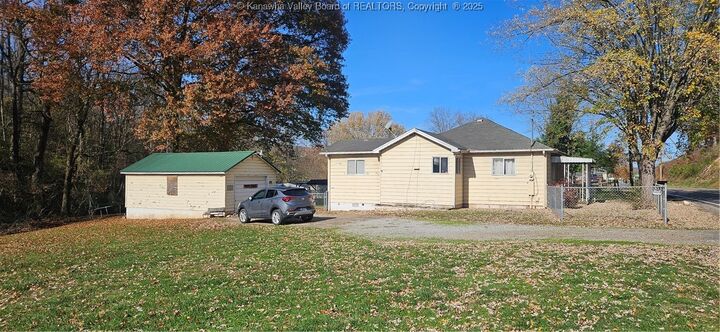 Property Photo:  122 Cross Lanes Drive  WV 25143 