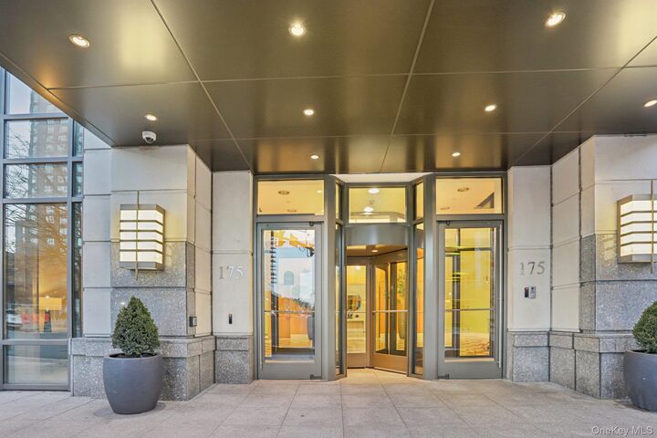 Property Photo:  175 Huguenot Street 2403  NY 10801 