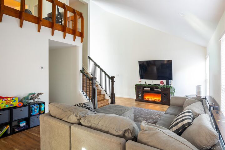 Property Photo:  205 Haddon Hollow Court  NY 11953 