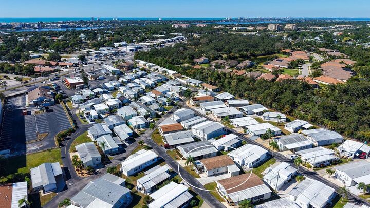 Property Photo: 116 Southwinds Drive FL 34231