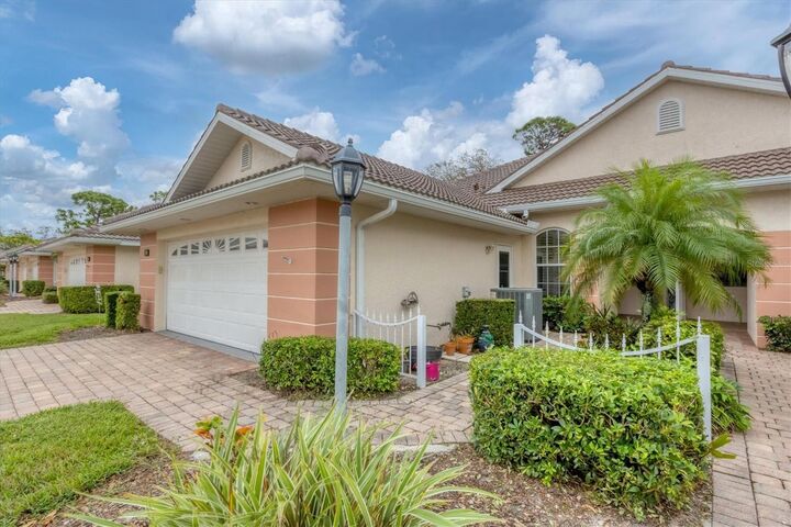 Property Photo:  2028 Lynx Run  FL 34288 