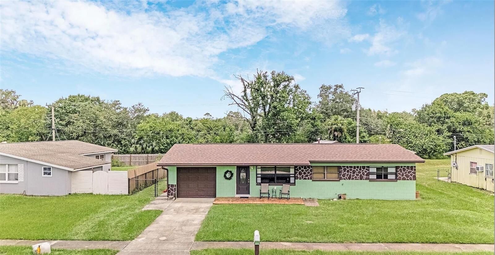 Property Photo: 1212 Crescent Drive FL 32796