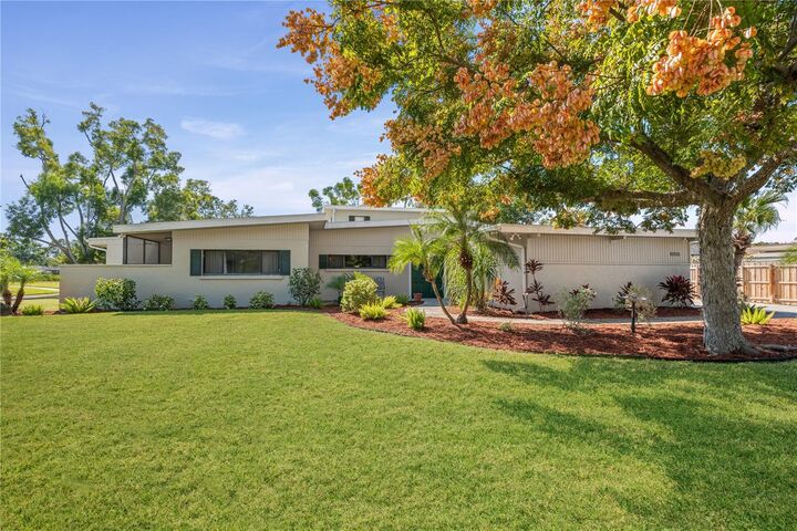 Property Photo: 6916 Waverly Street FL 34243