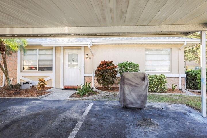 Property Photo: 2201 Holkham Place 2201 FL 33573