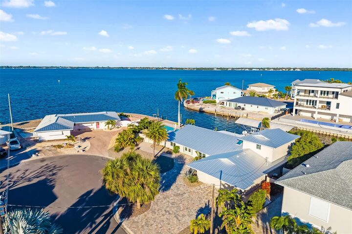 Property Photo: 3611 Plumosa Terrace FL 34210