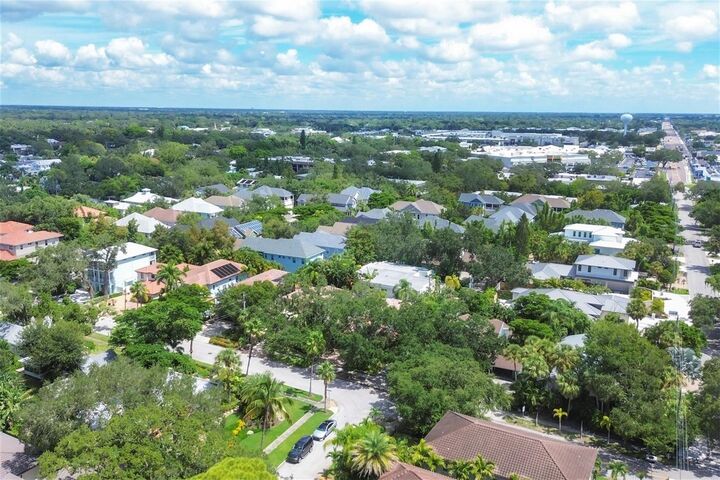 Property Photo: 3837 Camino Real FL 34239