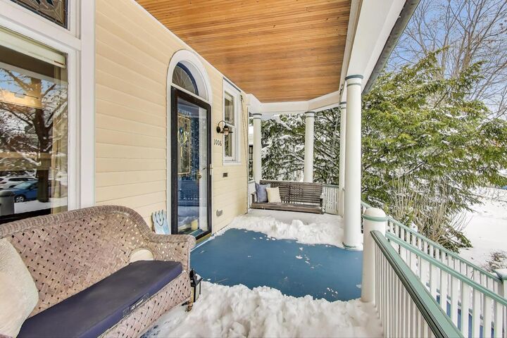 Property Photo: 1006 Forest Avenue IL 60202