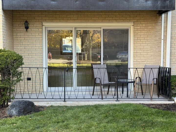 Property Photo:  6875 N Northwest Highway 1D  IL 60631 