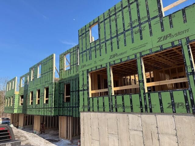 Property Photo:  294 York Street 1  ME 03909 