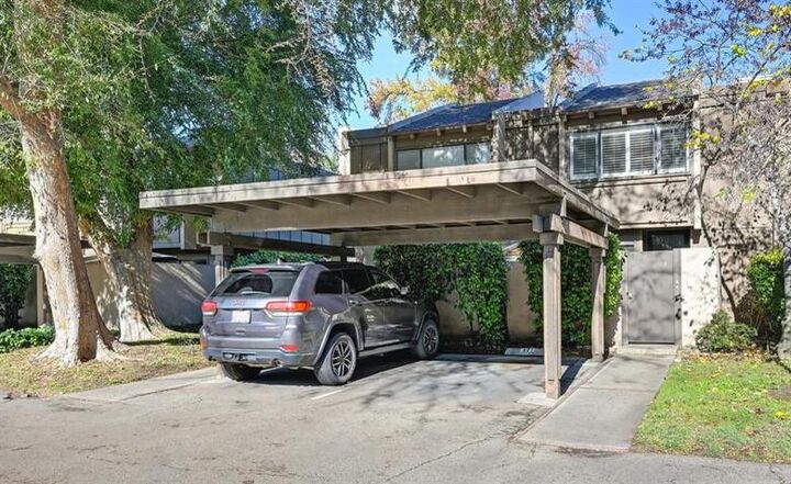 Property Photo: 882 E Woodside Lane 3 CA 95825