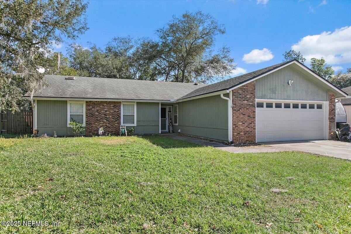 Property Photo: 12931 Julington Ridge Drive E FL 32258