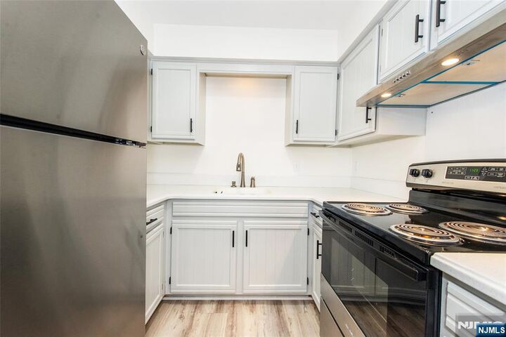 Property Photo:  79 Getty Avenue 4B  NJ 07011 