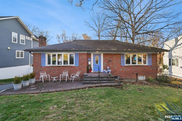 Property Photo:  29 Sycamore Avenue  NJ 07039 