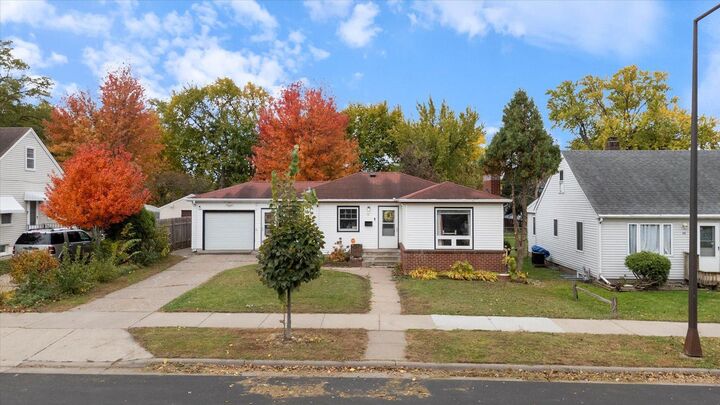 32 Jessamine Avenue E  Saint Paul MN 55117 photo