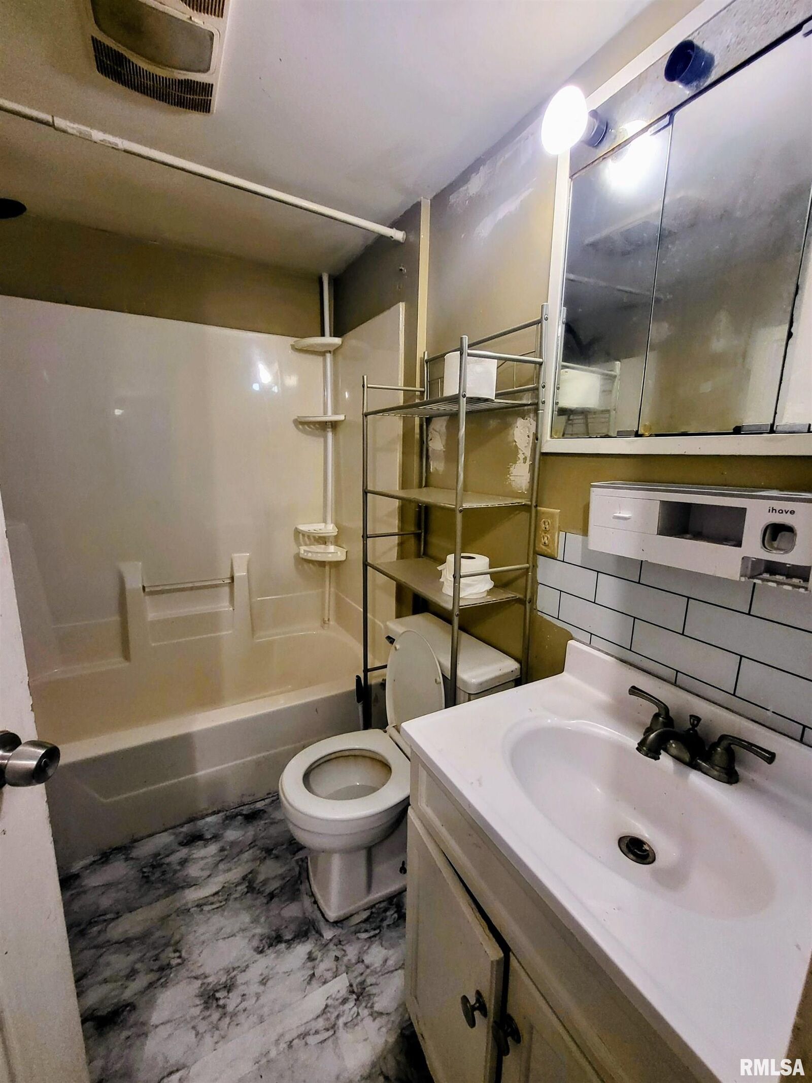 Property Photo:  722 Monroe Street  IL 61443 