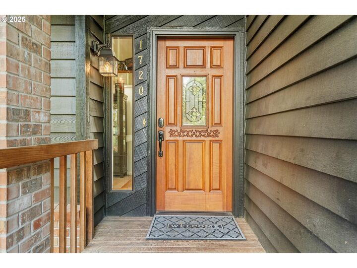 Property Photo:  1720 NW Towle Ct  OR 97030 