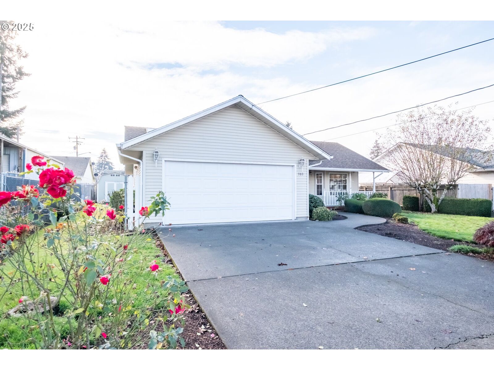 Property Photo:  980 Cleveland St  OR 97325 