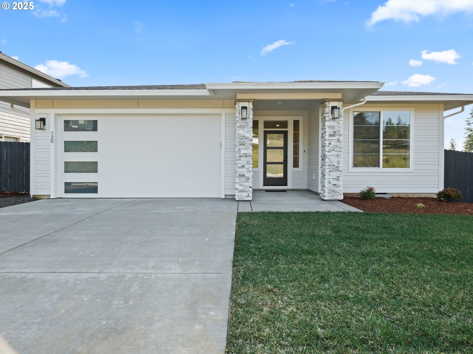 Property Photo:  120 W 19th St  WA 98629 