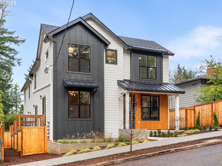 5217 SW Vacuna St  Portland OR 97219 photo