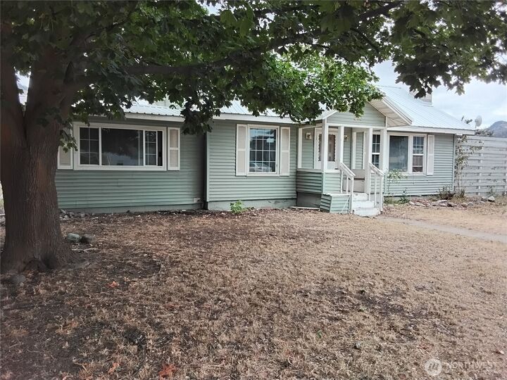 Property Photo: 910 Dogwood Street WA 98844