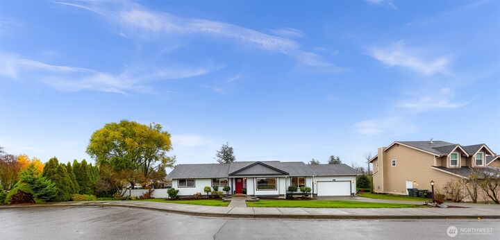 Property Photo:  6074  Meadow Crescent St.  WA 98248 