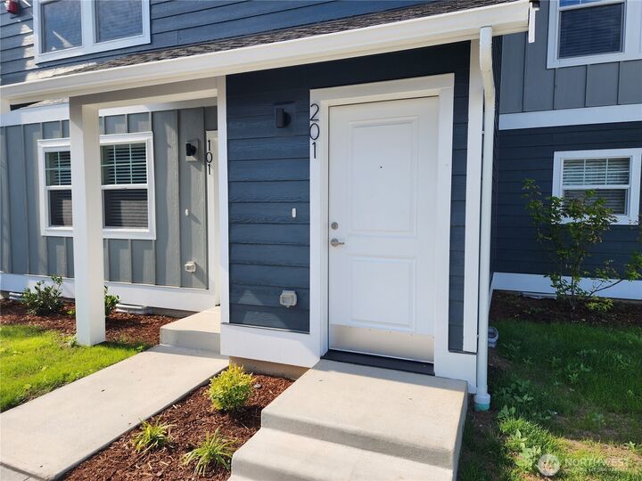 Property Photo:  1039  Cedar Avenue 101  WA 98270 