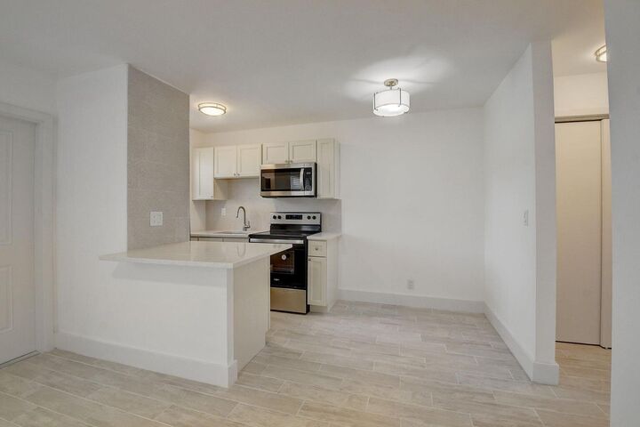 Property Photo: 525 S Broadway Street FL 33462