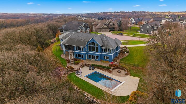 Property Photo:  9004 E Torrey Pine Cir  SD 57110-7614 