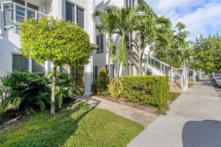 10305 NW 63rd Ter 105  Doral FL 33178 photo