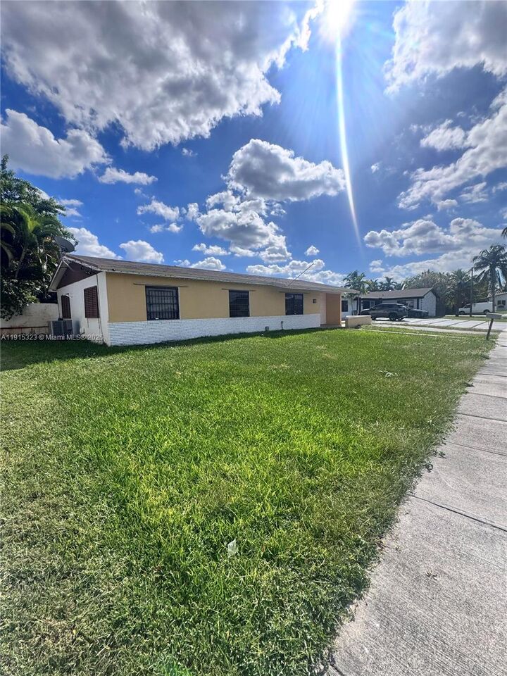 Property Photo: 2715 SW 119th Ct 0 FL 33175