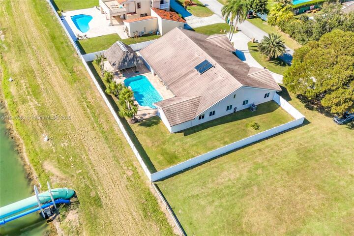 10700 SW 139th Rd  Miami FL 33176 photo